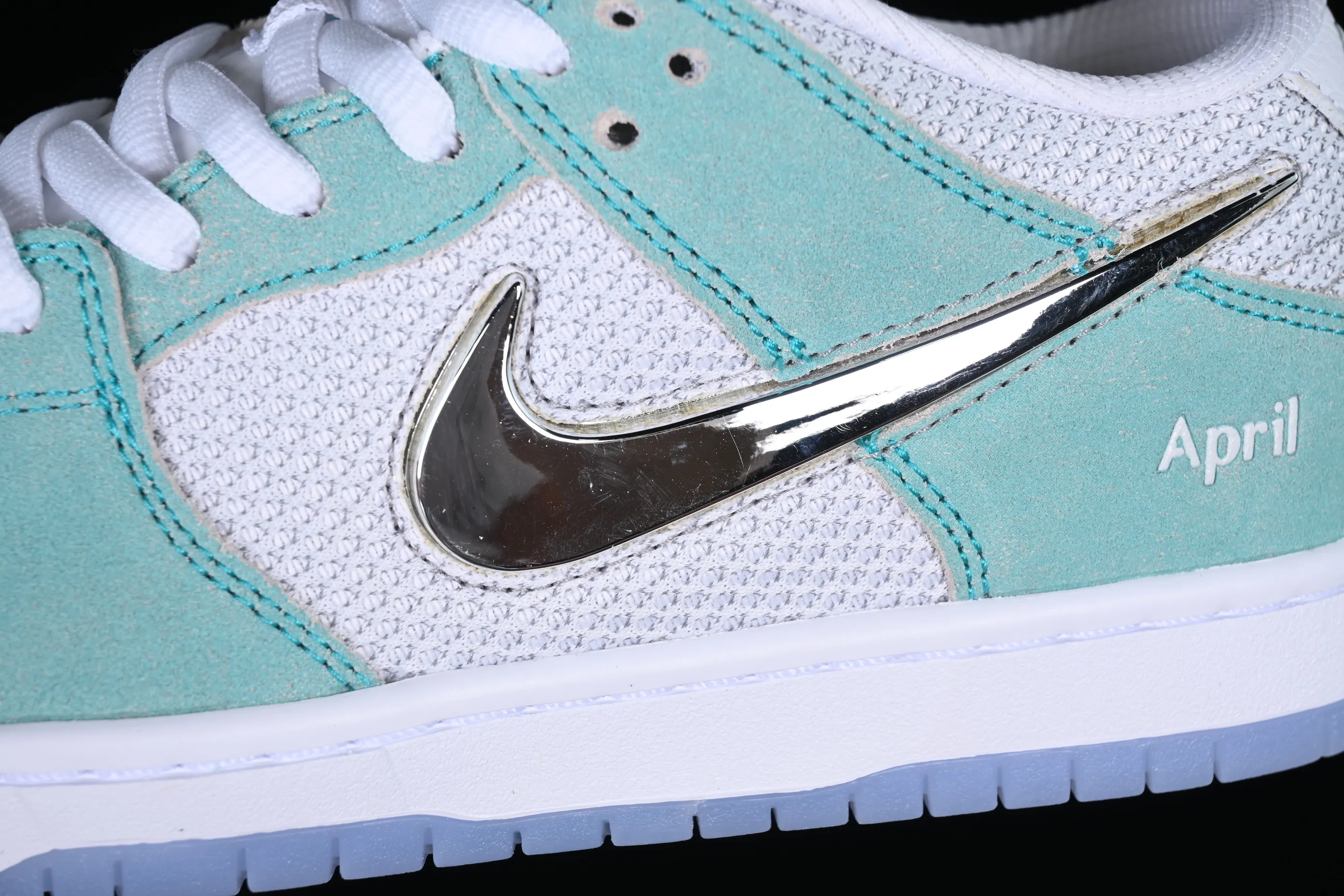 All categories Nk SB Dunk Series Nk SB Dunk Low low-top sneakers April Skateboards x Nk SB Dunk Low joint model Frozen Rose SB smashed backboard fashion casual sneakers FD2562-400